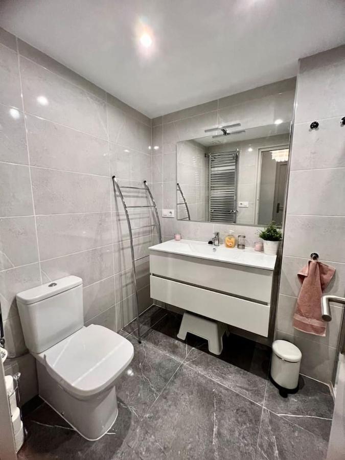 Amplio Apartamento Tranquilo Cerca De La Playa Roses Bagian luar foto