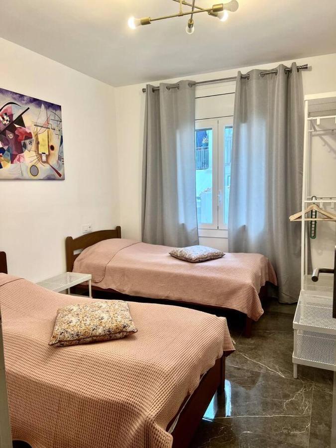 Amplio Apartamento Tranquilo Cerca De La Playa Roses Bagian luar foto