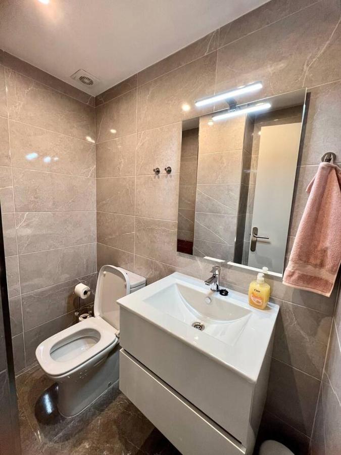 Amplio Apartamento Tranquilo Cerca De La Playa Roses Bagian luar foto